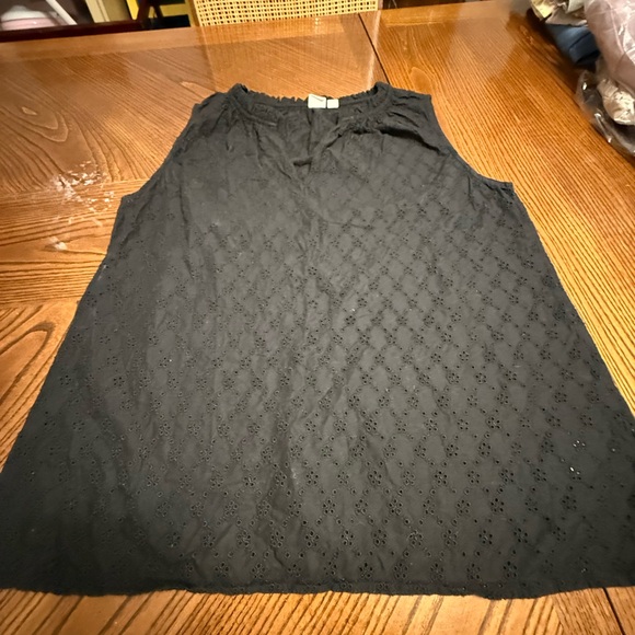 GAP SLEEVELESS EYELET BLOUSE GOOD PRELOVED. SIZE SMALL - Picture 1 of 5